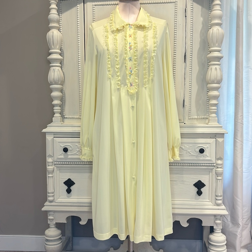 Goddard Artemis Vintage 60’s Yellow Lace and Embroidery Button Down Robe SZ MD